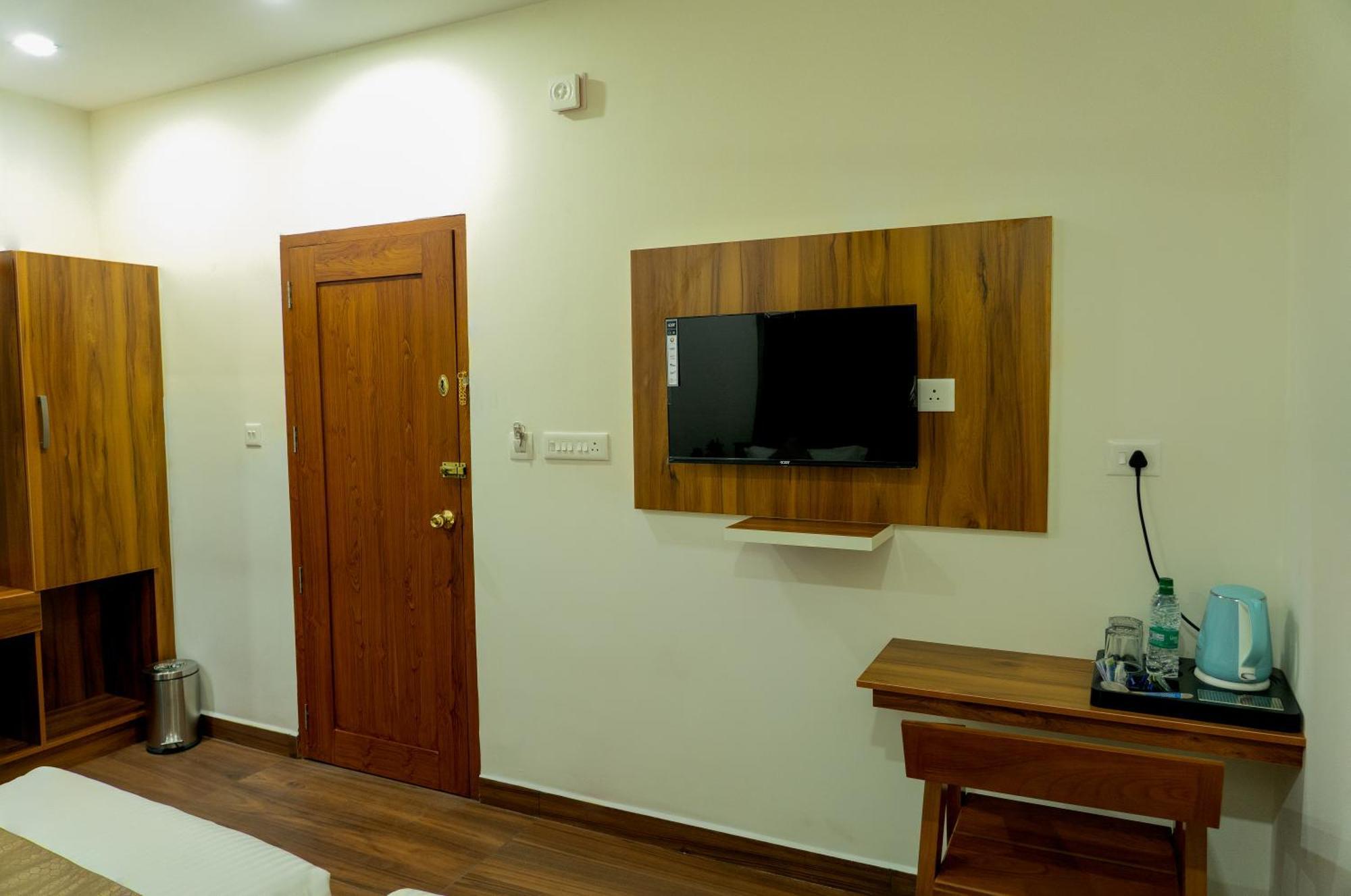 Готель Fly View Airport Residency Недумбассері Екстер'єр фото