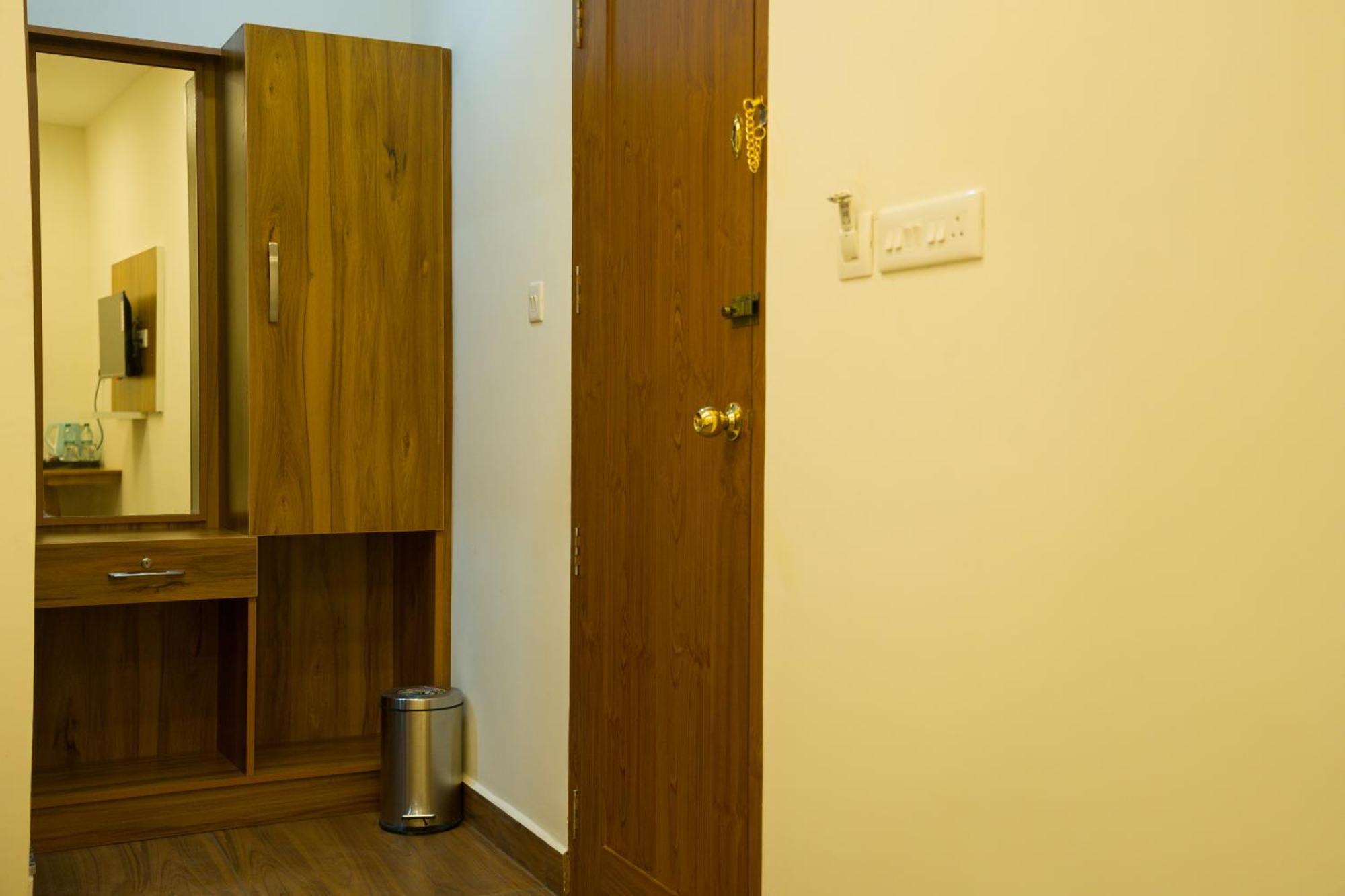 Готель Fly View Airport Residency Недумбассері Екстер'єр фото