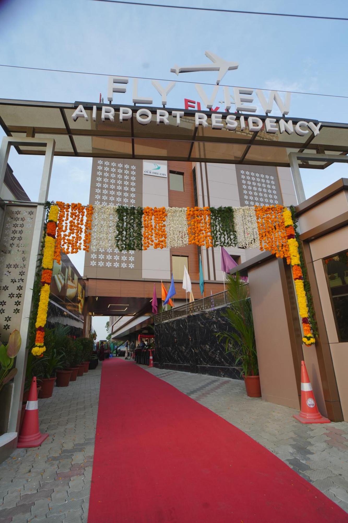 Готель Fly View Airport Residency Недумбассері Екстер'єр фото